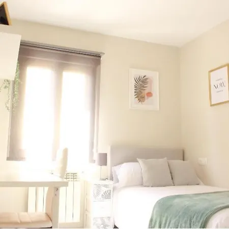 Centro Cerca De Estacion De Buses Y Trenes * オビエド