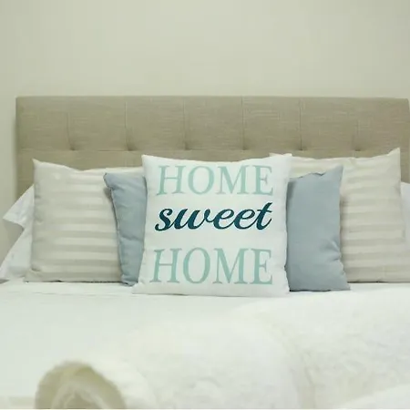 Centro Cerca De Estacion De Buses Y Trenes