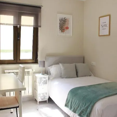 Centro Cerca De Estacion De Buses Y Trenes * オビエド