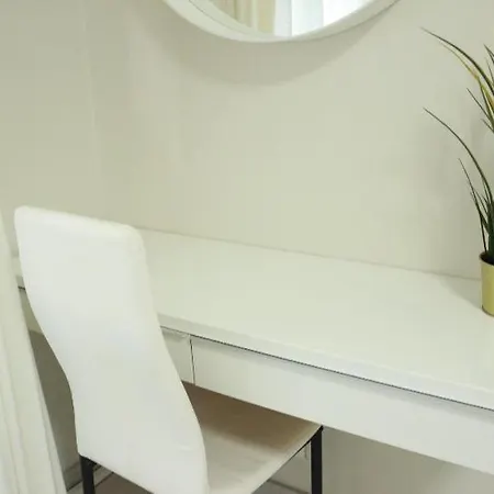 Centro Cerca De Estacion De Buses Y Trenes