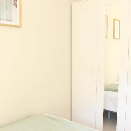 Centro Cerca De Estacion De Buses Y Trenes * オビエド