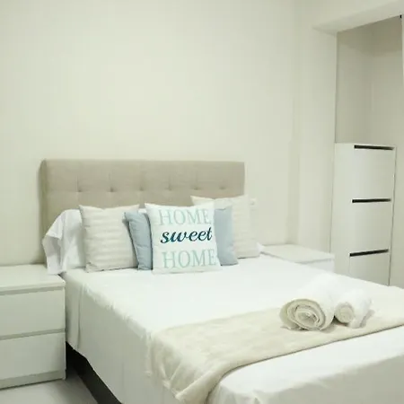 Centro Cerca De Estacion De Buses Y Trenes オビエド